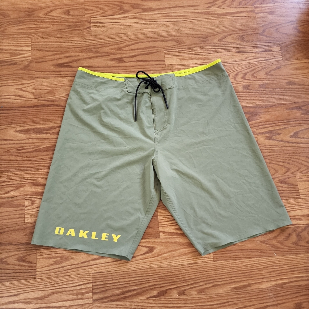 OAKLEY Performance Fit Board Men's Shorts Green Size 38